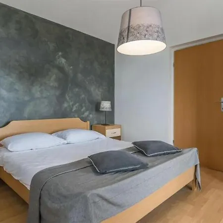 Beautiful Home In Koromacno-Brovinje * Viskovići