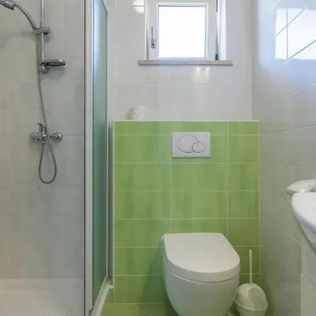 Beautiful Home In Koromacno-Brovinje Casa vacanze