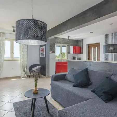 Beautiful Home In Koromacno-Brovinje